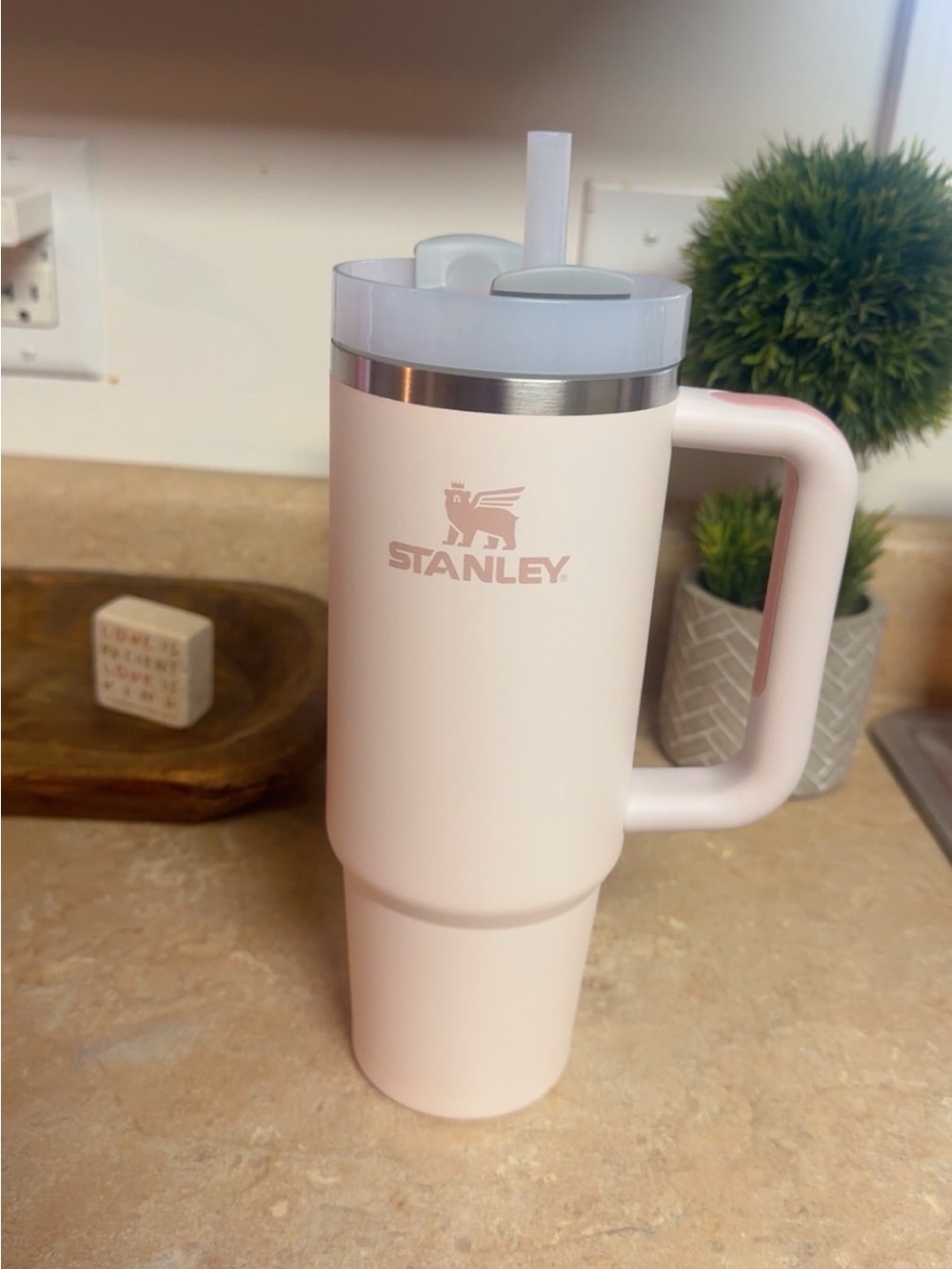 Hardly ever used light pink Stanley 30 oz, in great condition!!